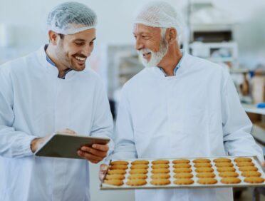 Image of Supervisor Checking Food for Learn Q Understanding Food Safety for Supervisors in the Food Industry blog