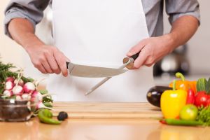 Image-of-Worker-Preparing-Food-for-Learn-Q-The-Importance-of-Food-Safety-Training-in-the-UK-blog