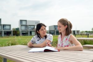 Image of Female Education Interpreter for Learn Q Achieving the Level 3 Certificate in Community Interpreting blog