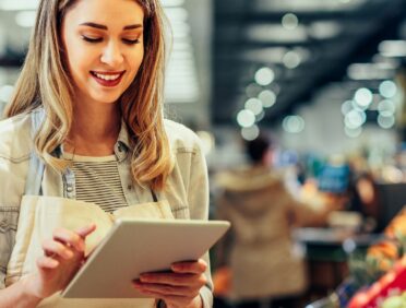 Image of a retail shop assistant for Learn Q Level 2 Food Safety and Hygiene for Retail blog