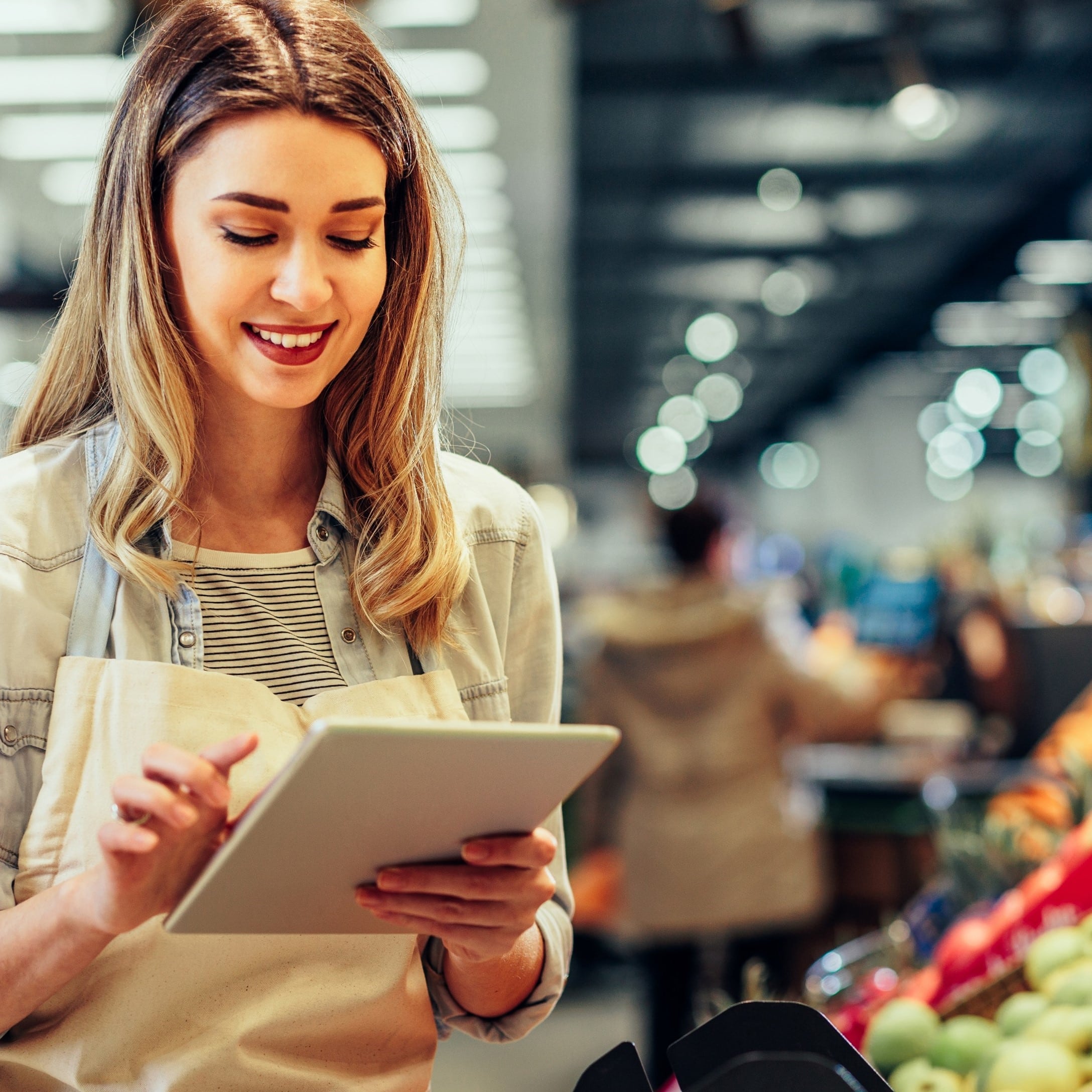 Image of a retail shop assistant for Learn Q Level 2 Food Safety and Hygiene for Retail blog